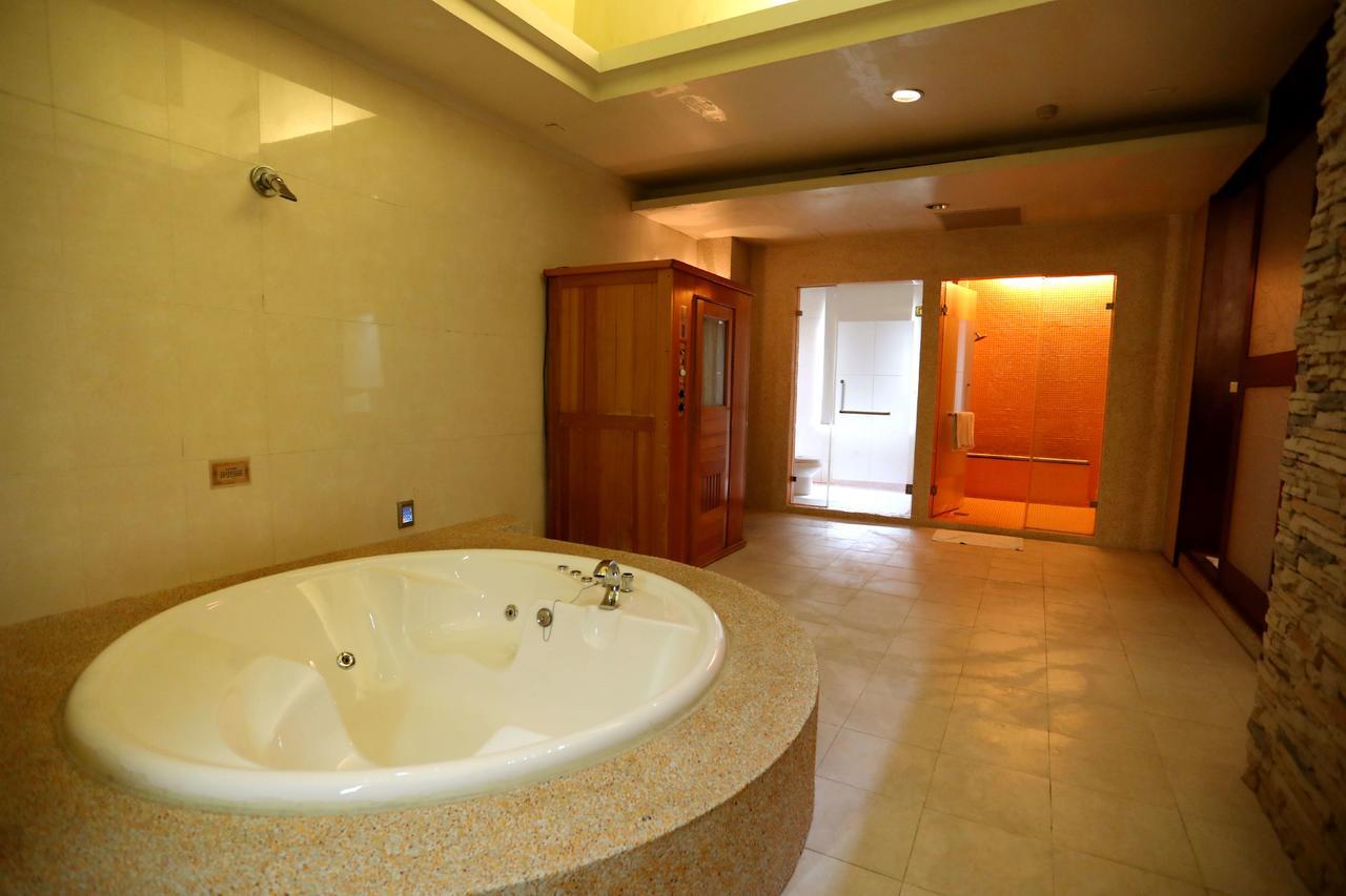 Hua Jia Motel ไถหนาน ภายนอก รูปภาพ